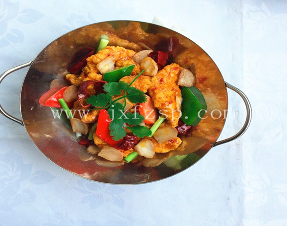 <b>湖南假菜：湖南炒锅烧辣子鸡假菜</b>