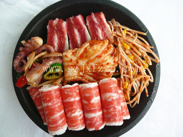 <b>假菜：肥牛五花肉炎锅假菜</b>
