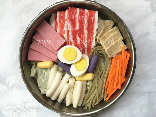<b>仿真食品 牛肉部队年糕火锅</b>