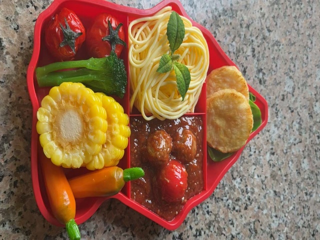 儿童套餐模型 番茄意面食物模型